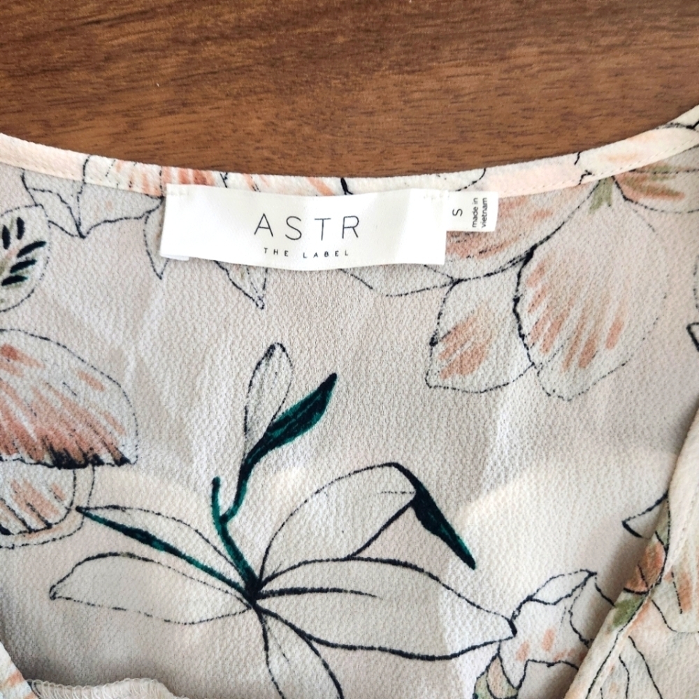 ASTR Blush Floral Ruffle Bodysuit Top - Picture 3 of 4